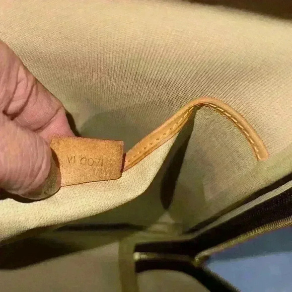 Louis Vuitton Monogram Excursion Shoe Bag - Picture 9 of 9